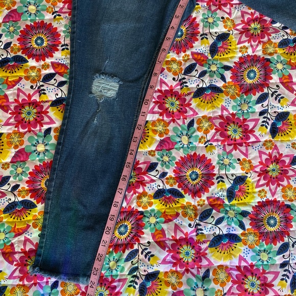 Old Navy Rockstar Super Skinny High Rise Jeans - Picture 5 of 5